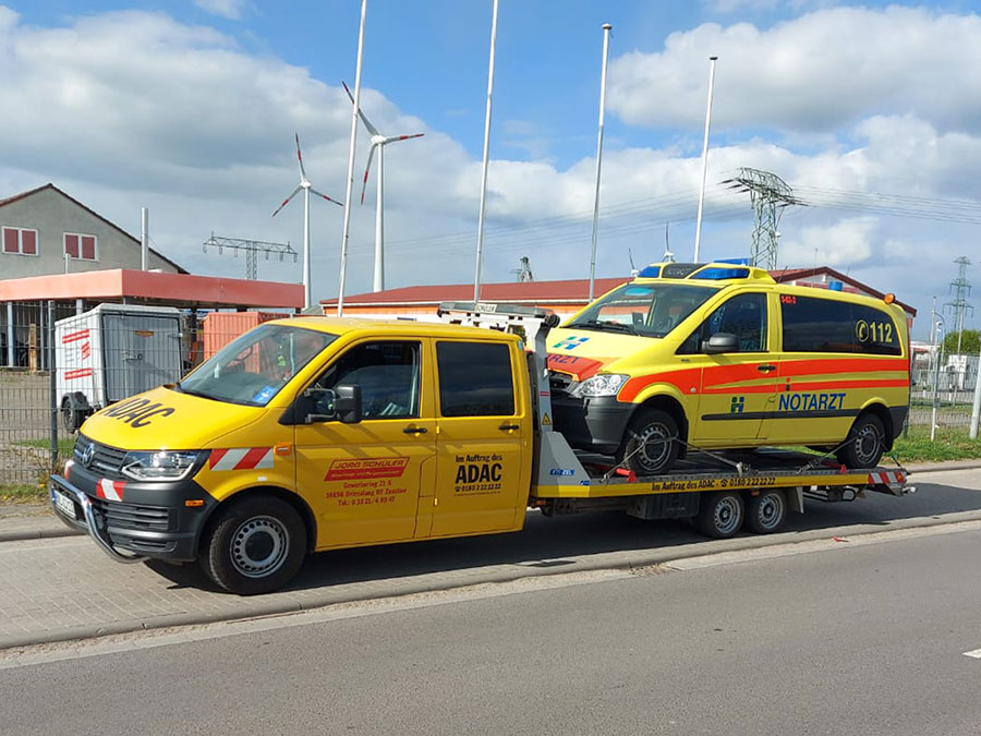 Werkstatttransport und Fahrzeugüberführung